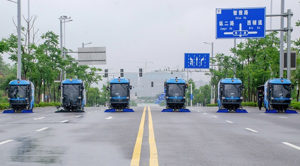  湘江智能L4級智能環衛車集中交付 聚力打造全國首個智能環衛商用示范區
